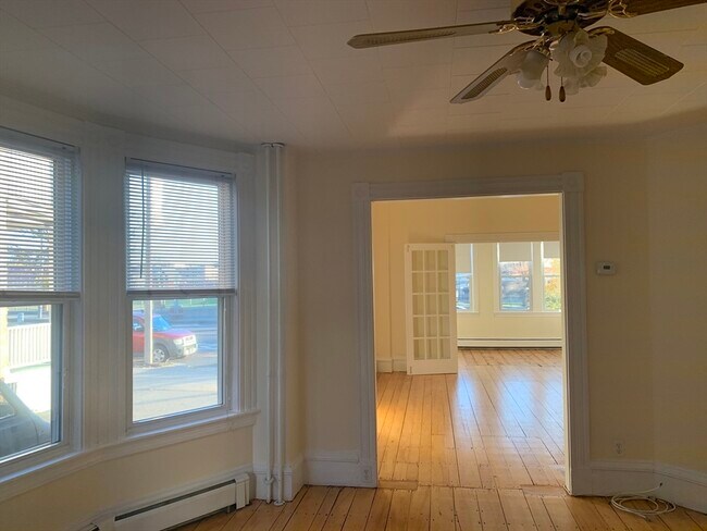 Building Photo - 547 Broadway