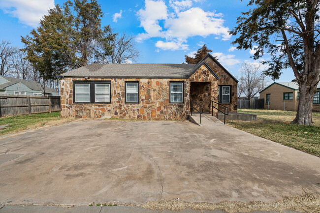 Building Photo - 2204 20th St