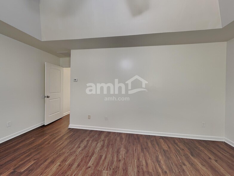 Building Photo - 301 Boulder Run