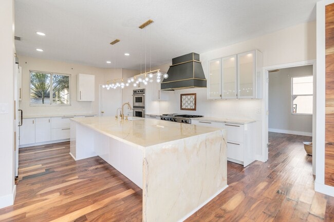 Building Photo - 1755 Delafield Dr