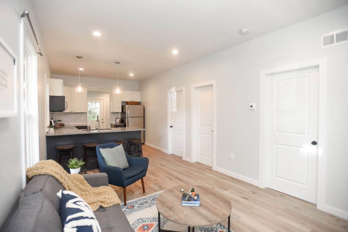 Building Photo - 4821 Ebersole Ave