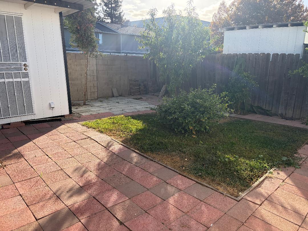 Building Photo - 510 W Kavanagh Ave