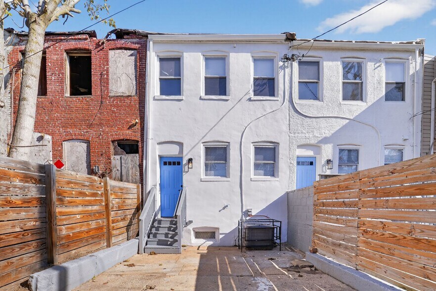 Building Photo - 1106 S Carey St