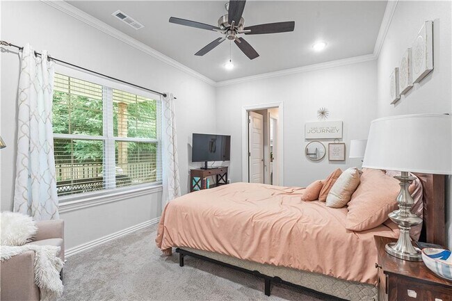 Building Photo - 4407 SW Bison St