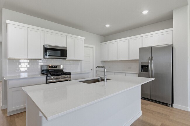 Building Photo - 637 Sierra Rdg