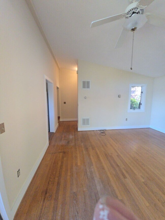 Building Photo - 243 Saddle Ridge Rd