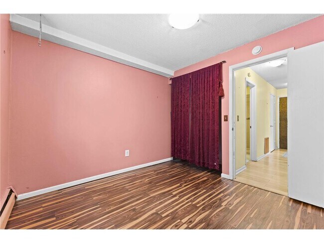 Building Photo - 520 Ridgewood Ave