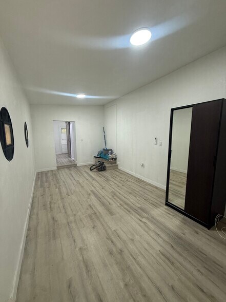 Building Photo - 203 Columbus Pky