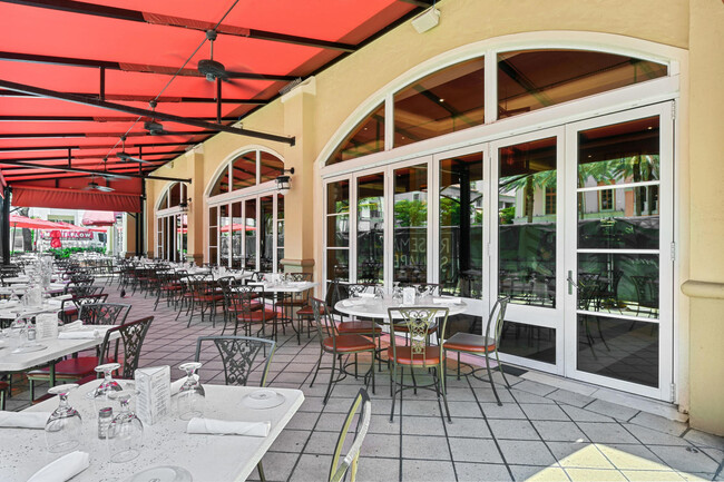 Building Photo - 720 S Sapodilla Ave