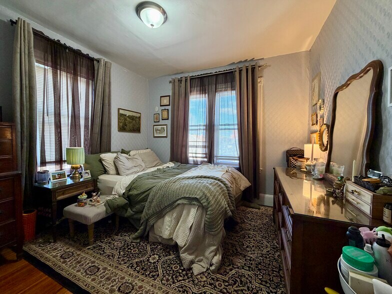 Building Photo - 407 Charles St