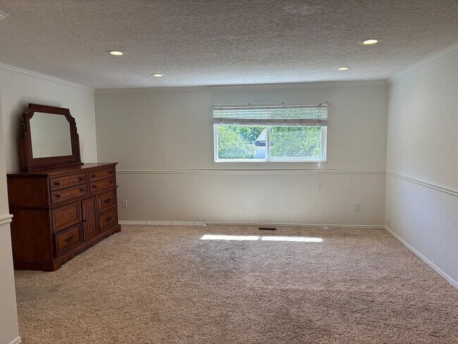 Building Photo - 595 Mountainville Cir