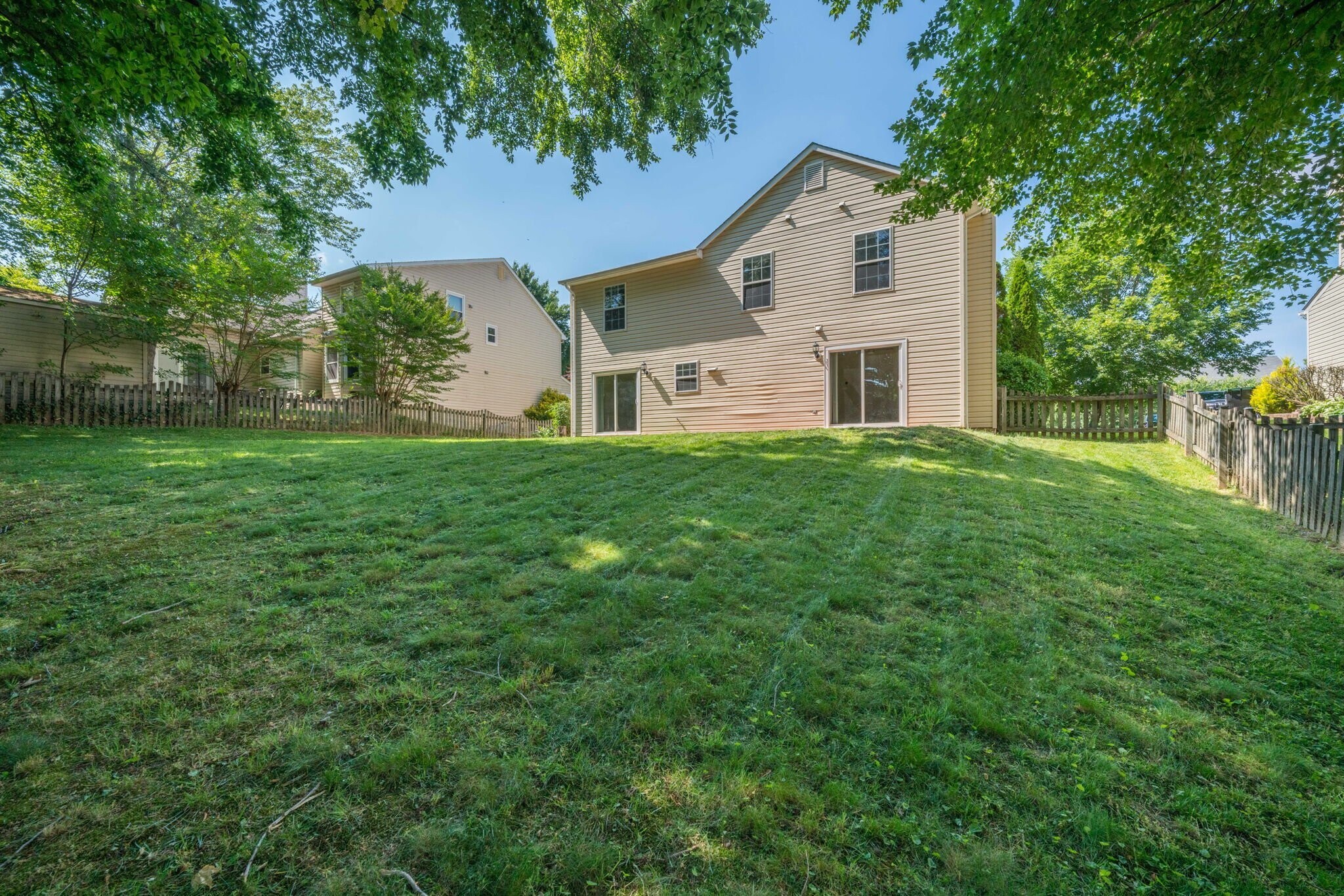 Building Photo - 6119 Oaklawn Ln