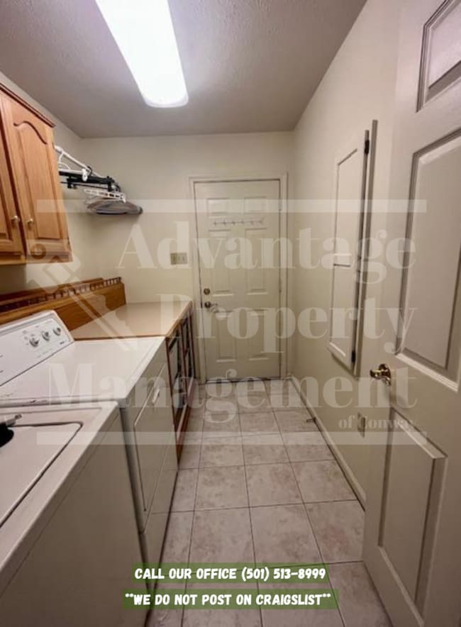 Building Photo - 2250 Pleasant Valley Dr