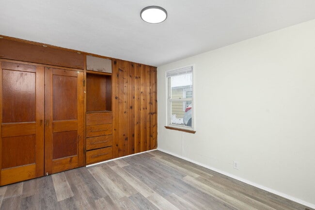 Building Photo - Available January 1st! Accepts VOUCHERS!