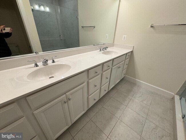 Building Photo - 9704 Glassy Creek Way