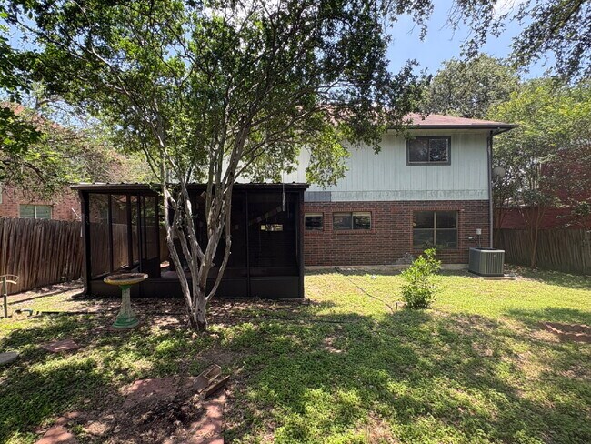 Building Photo - Spacious 4 Bedroom Home in Live Oak