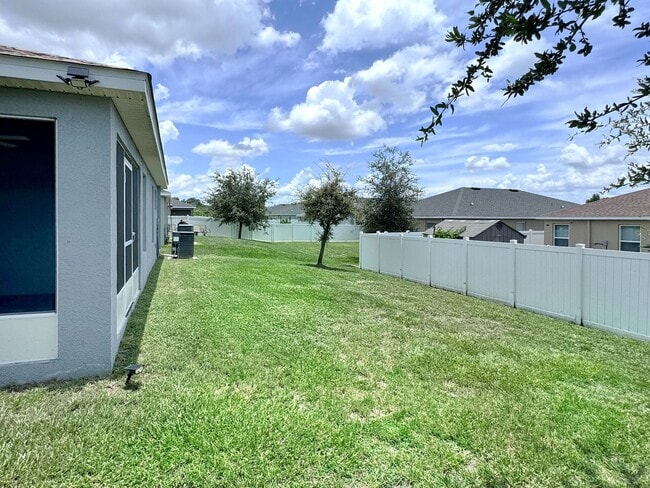 Building Photo - Beautiful 4-BR, 2-BA “Budget Friendly”– So...
