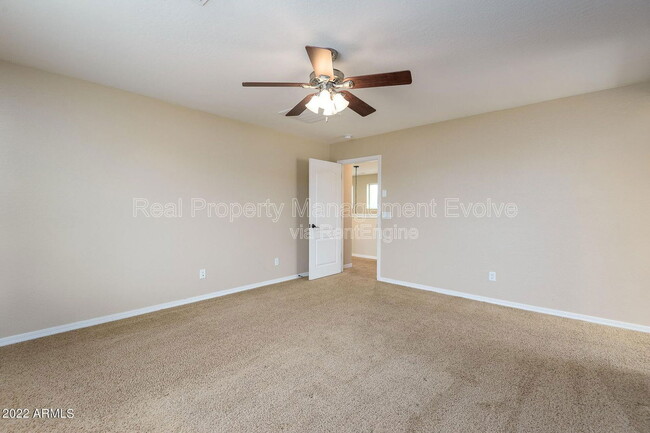 Building Photo - 1544 E Hummingbird Way