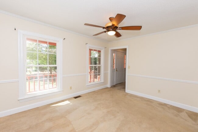 Building Photo - 2 WEEKS OF FREE RENT