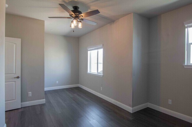 Building Photo - MOVE IN SPECIAL!!! $500 OFF FIRST MONTH'S ...