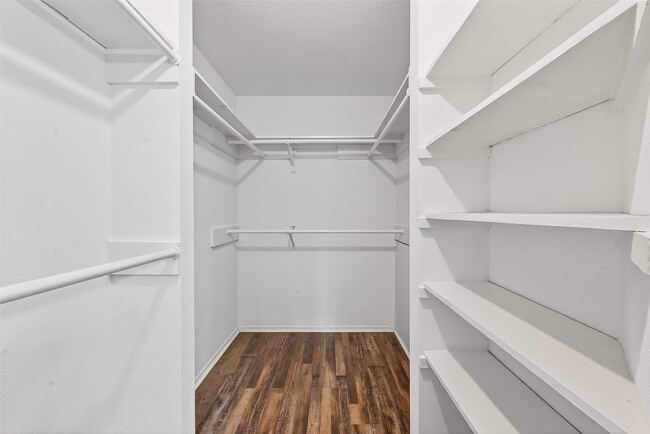 Building Photo - 15806 Pfeiffer Dr