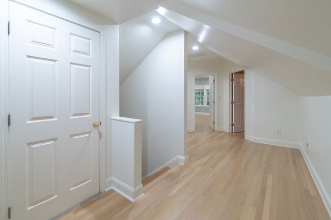 Building Photo - Spacious charmer in the heart of Dilworth ...