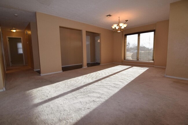 Building Photo - PETS NEGOTIABLE WITH HOMEOWNER APPROVAL!!