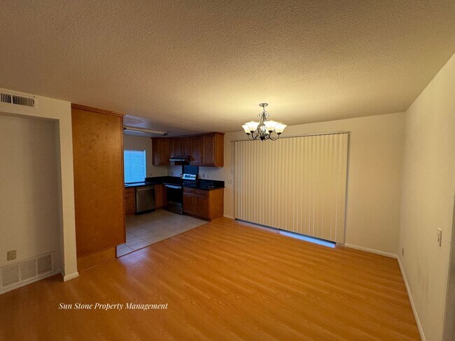 Building Photo - House in Ontario