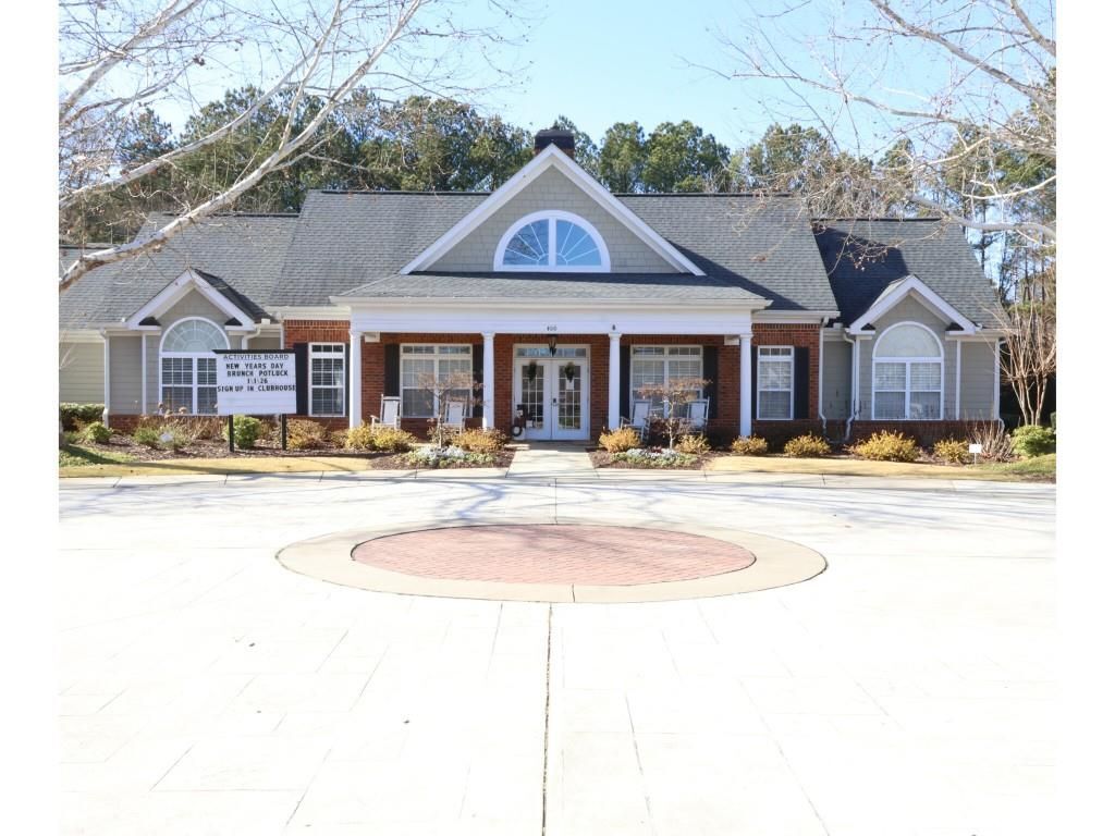 Building Photo - 3204 Village Ln