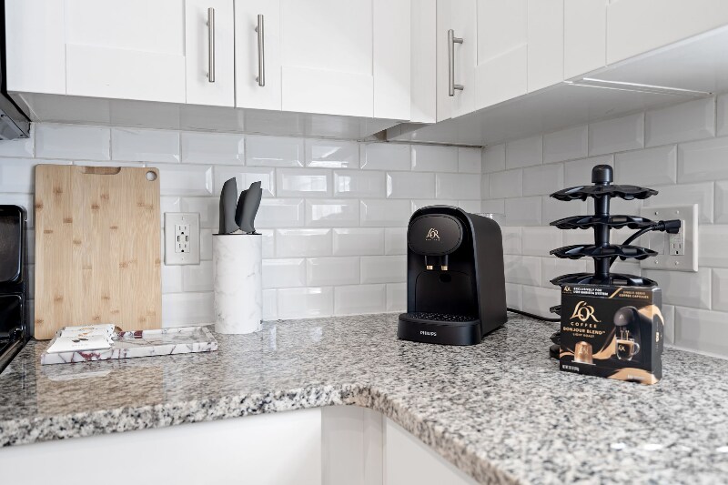 Building Photo - 3215 W Swann Ave