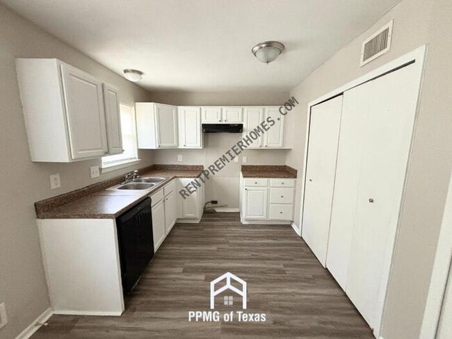 Building Photo - 708 Lehman Dr
