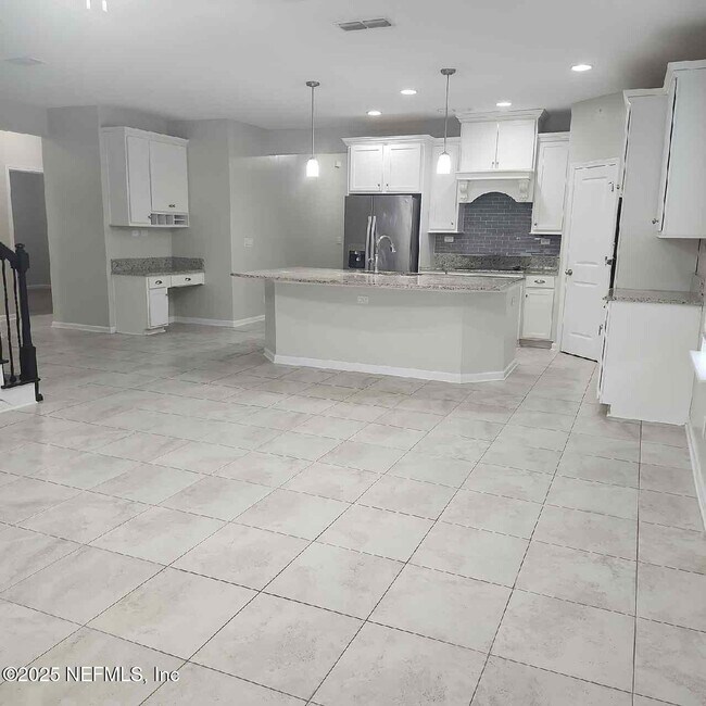 Building Photo - 97389 Harbor Concourse Cir