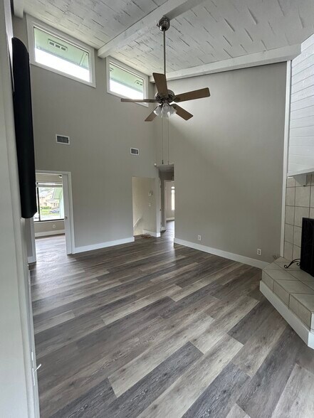 Building Photo - 114 Blue Heron Dr