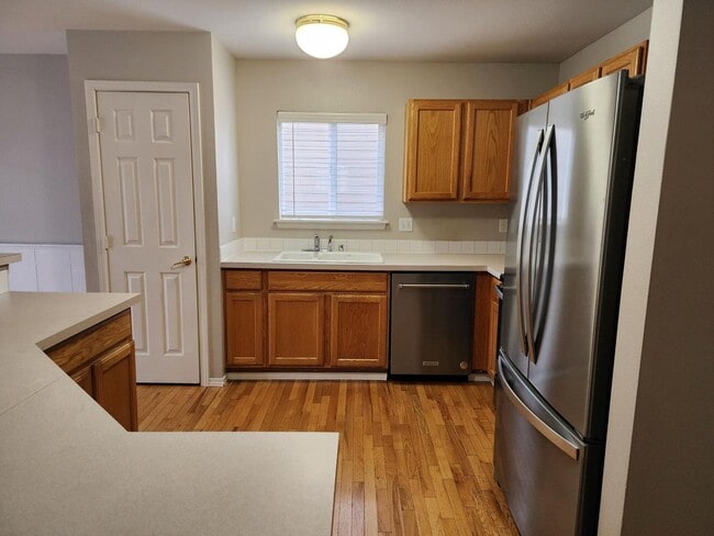 Building Photo - **PENDING APP**$200 Move In Special**Beautiful 4 bed 2.5 Bath Home in South Hill Puyallup