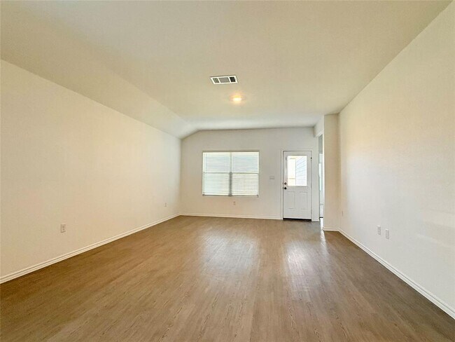 Building Photo - 113 Imola St