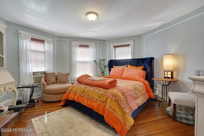 Building Photo - 304 7th Ave