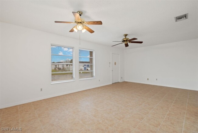 Building Photo - 18 Tangerine Ct