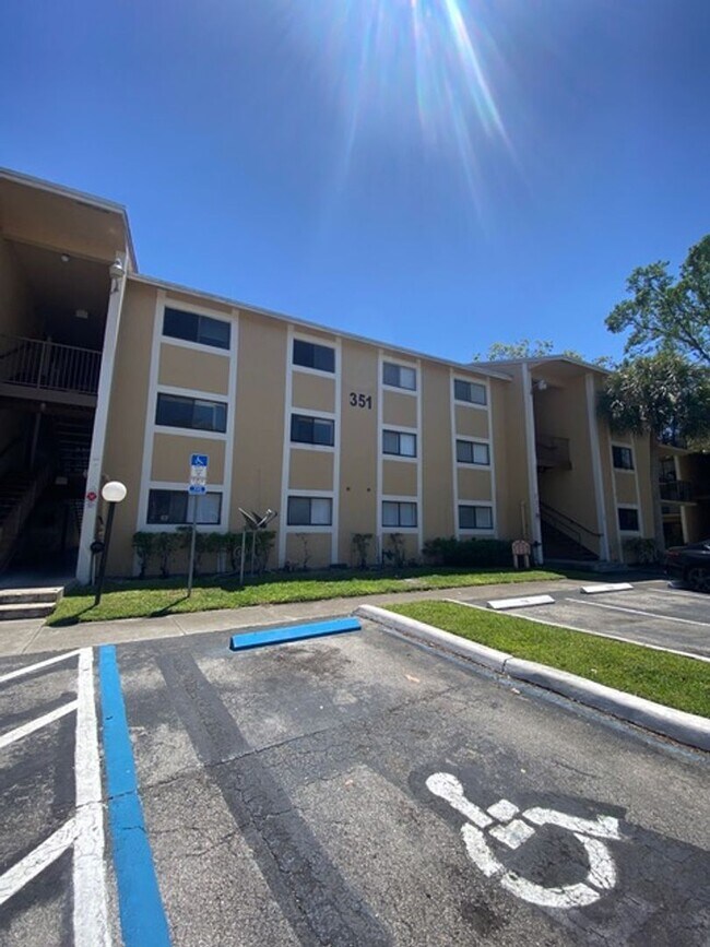 Building Photo - Great Condo in Pembroke Pines