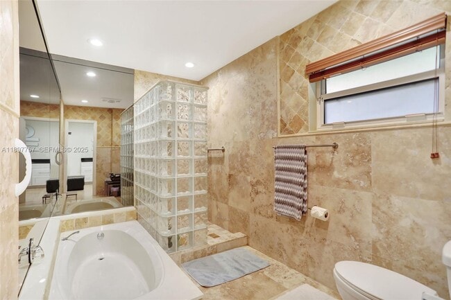 Building Photo - 1128 W Cypress Dr