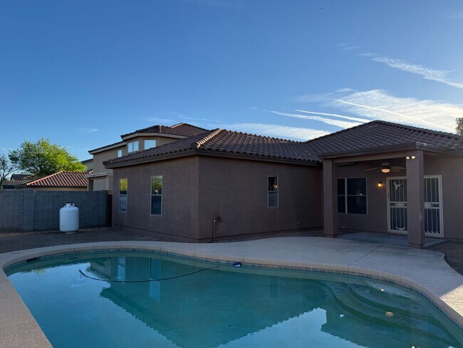 Building Photo - 33190 N Cherry Creek Rd