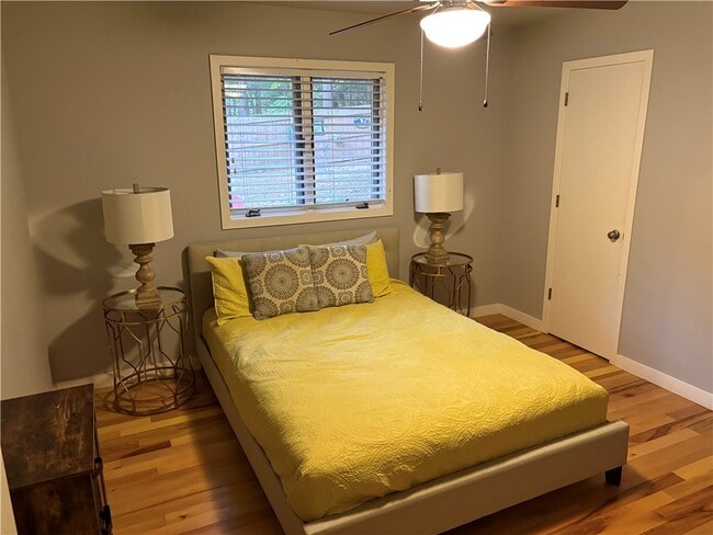 Building Photo - 80 Mayfair Dr