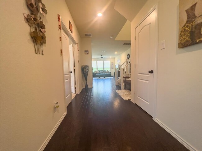 Building Photo - 3017 Maurine Dr