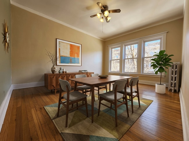 Building Photo - Large 3-bed/1-bath Apartment in the Heart of Rogers Park!