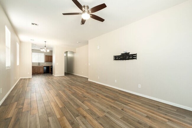 Building Photo - 3 bedroom Home!!