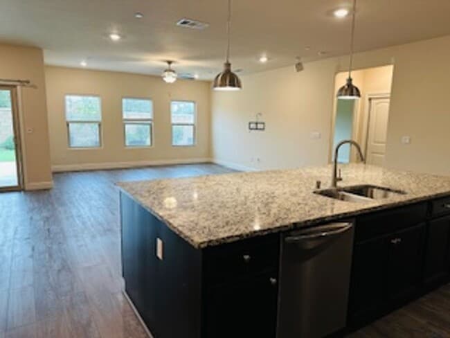 Building Photo - $2,390 Riverstone Community 3 Bd, Hwy 41 & Ave 12, Solar - Timberline Way, Madera