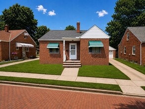Building Photo - 1290 E 186th St