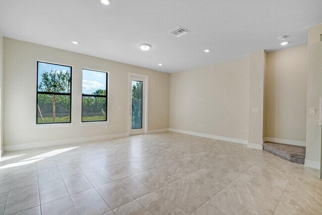 Building Photo - 8656 Escue St