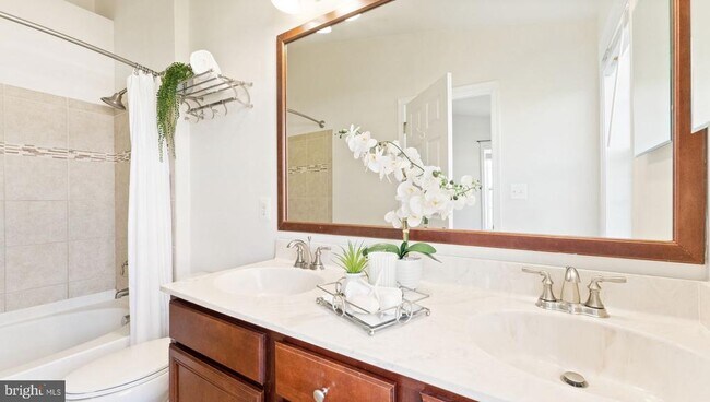 Building Photo - 23100 Dunlop Heights Terrace