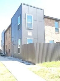 Building Photo - 10604 Tube Dr