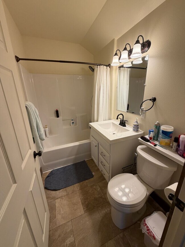 Building Photo - 722 Lambrecht Ln